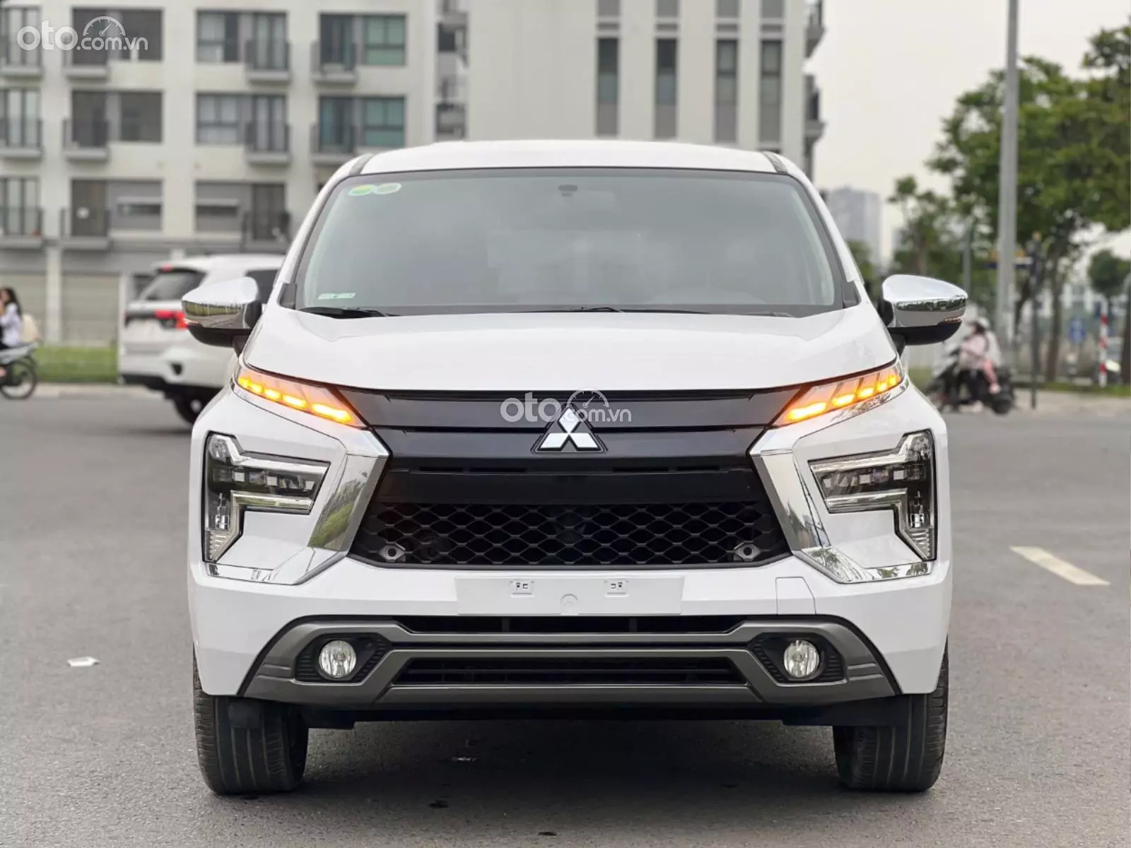 2022 Mitsubishi Xpander AT Premium