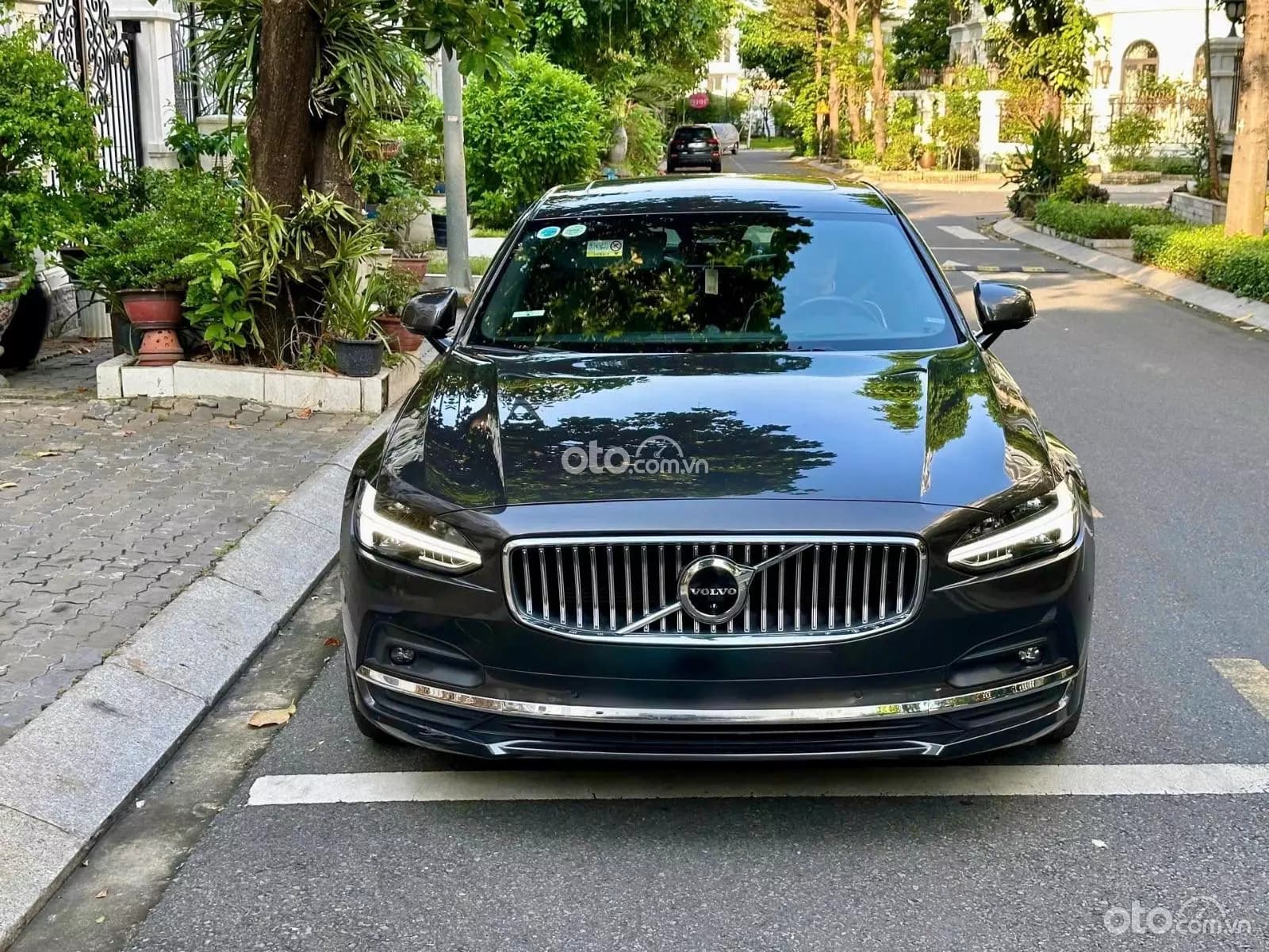 2022 Volvo S90
