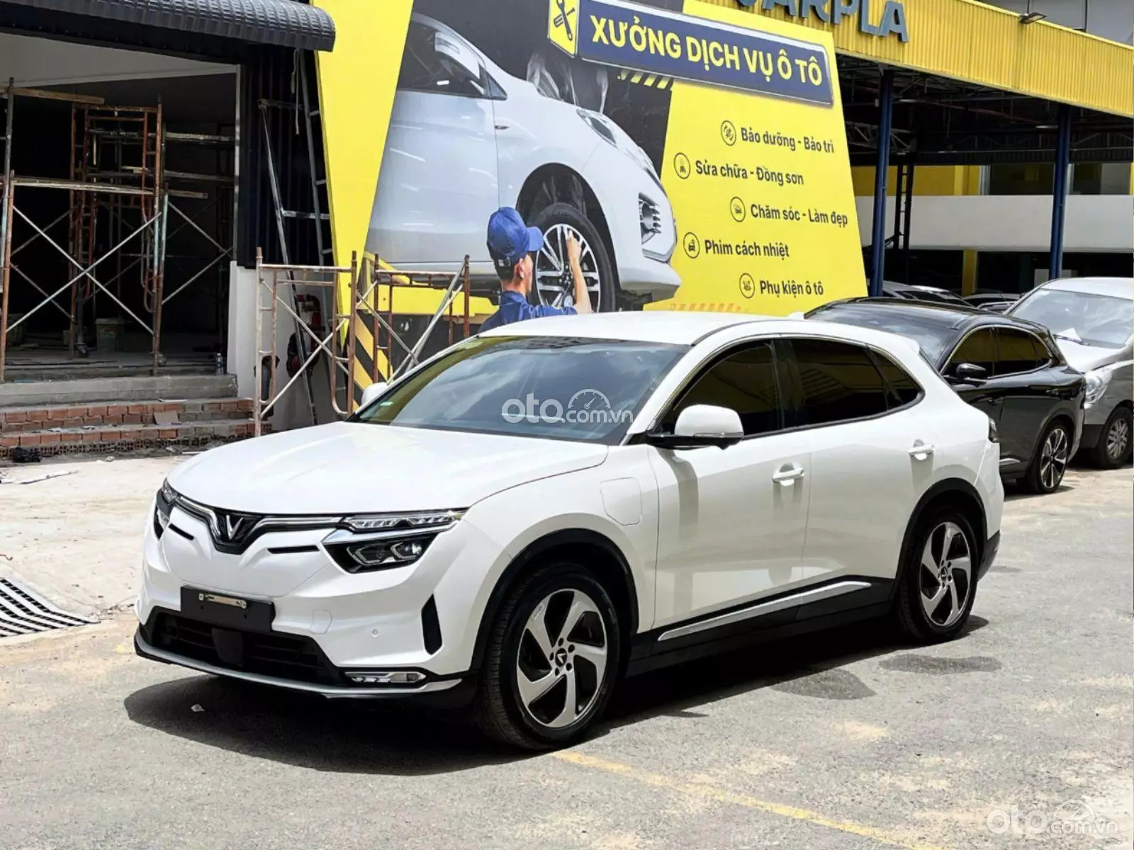 2023 VinFast VF8 Eco