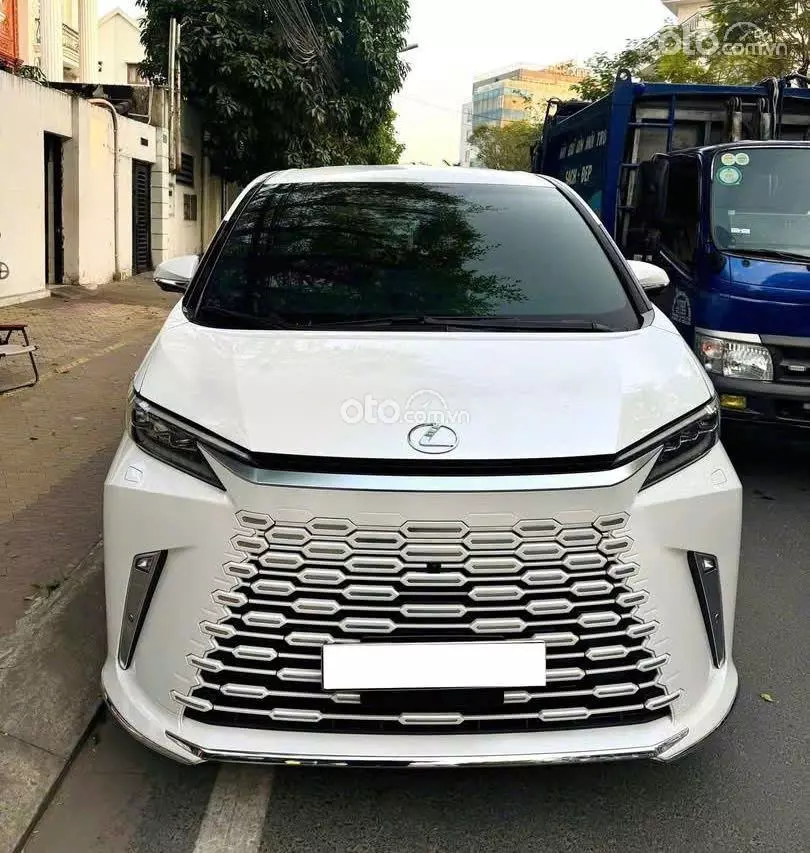 2024 Lexus LM500h 4 ghế