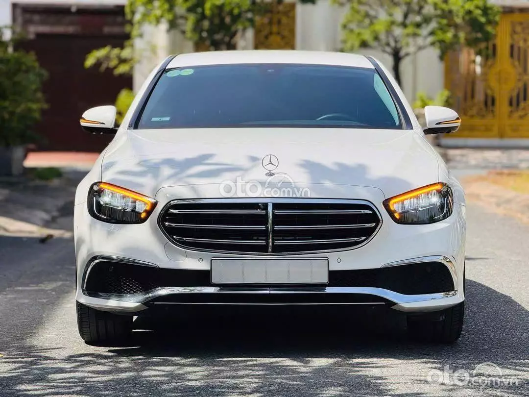 2022 Mercedes-Benz E200 Exclusive V1