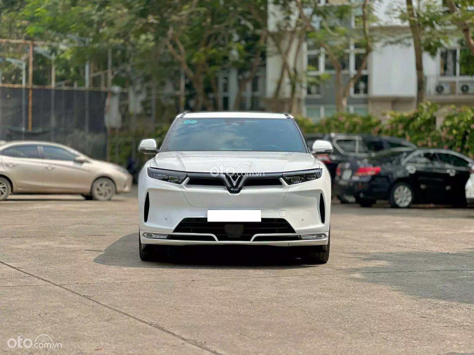2025 VinFast VF9 Plus - Image 1