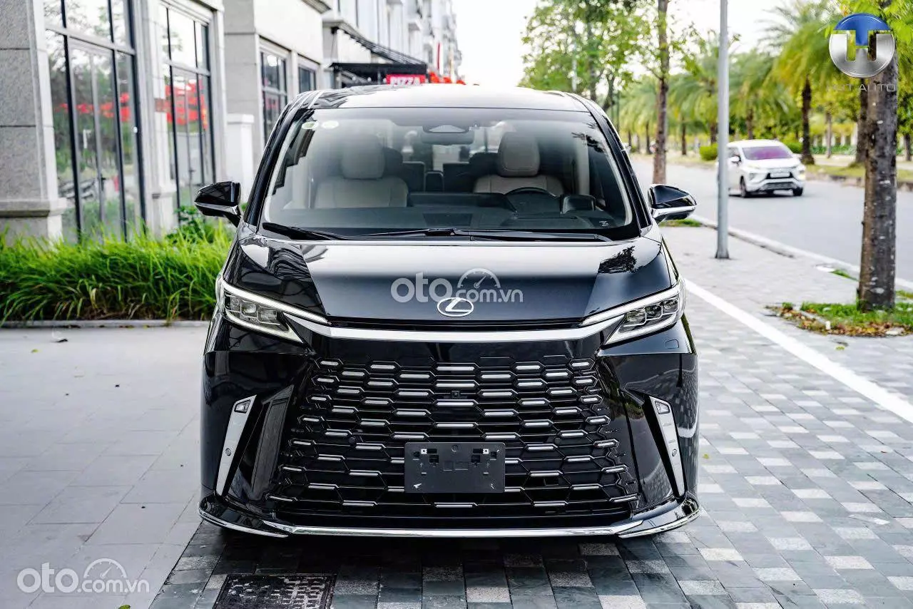 2025 Lexus LM500h