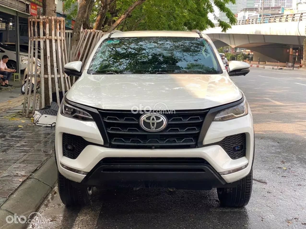 2022 Toyota Fortuner 2.4 AT 4x2 Legender