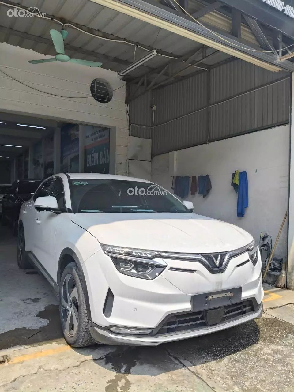 2023 VinFast VF8 Eco
