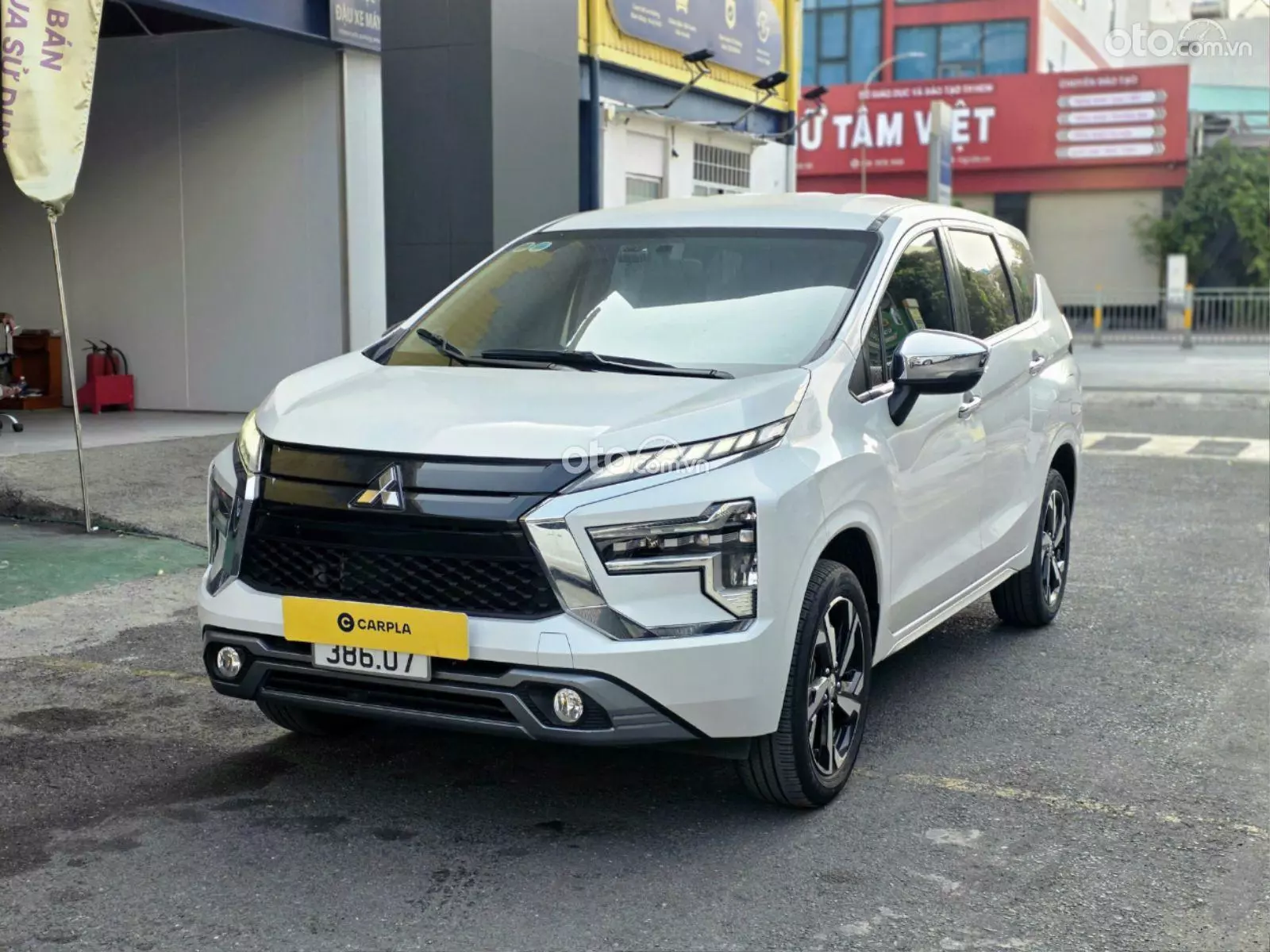 2022 Mitsubishi Xpander AT Premium