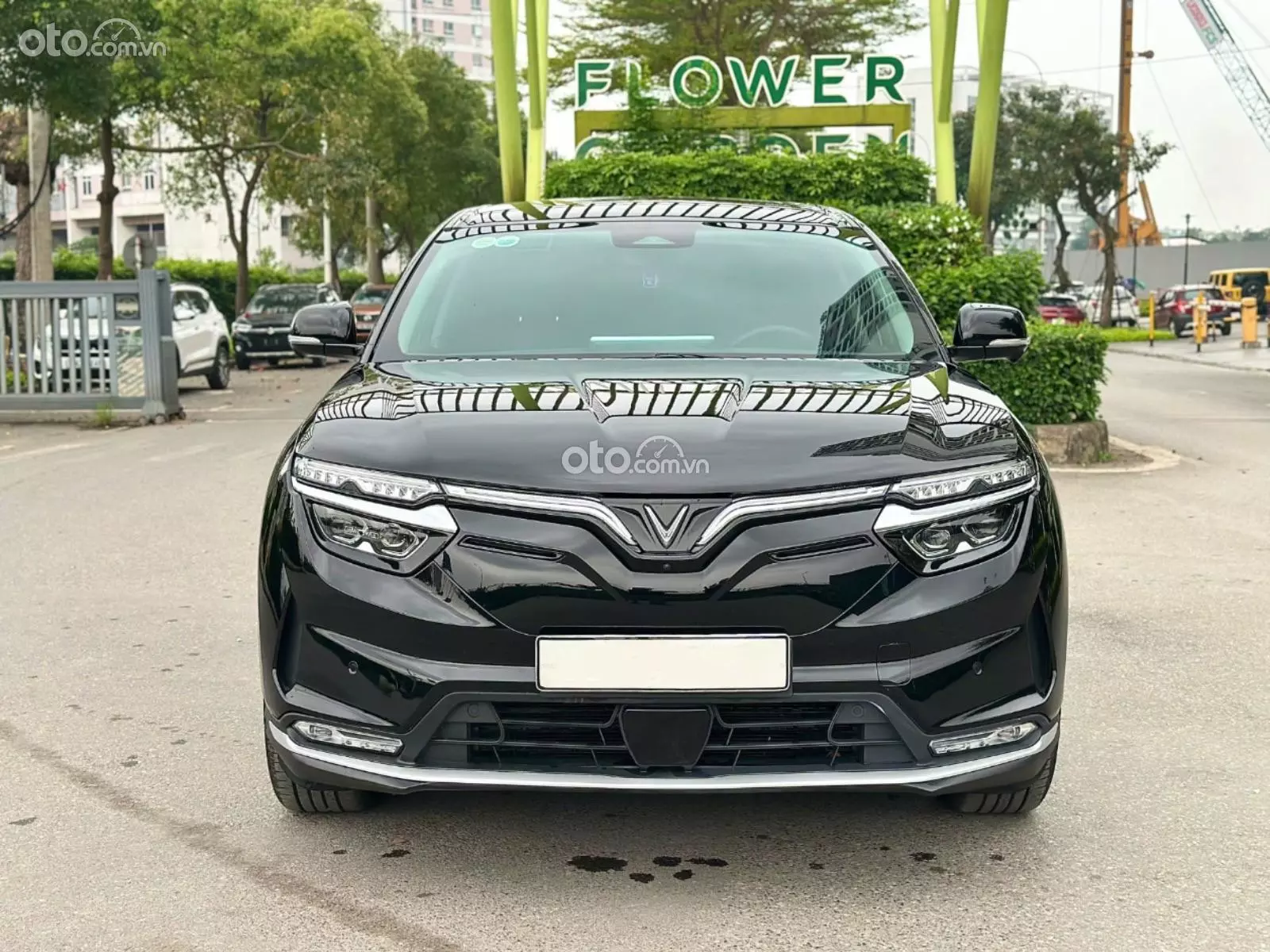 2024 VinFast VF8 Eco - Image 1