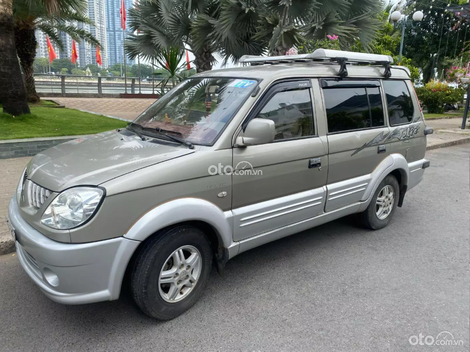 2004 Mitsubishi Jolie