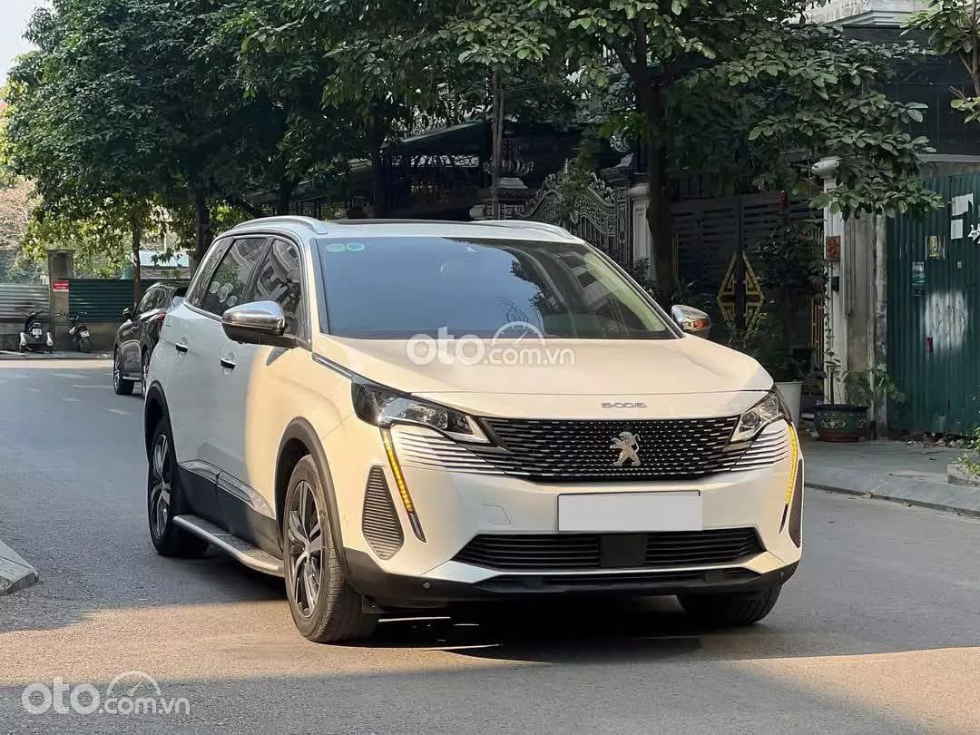 2022 Peugeot 5008 Allure