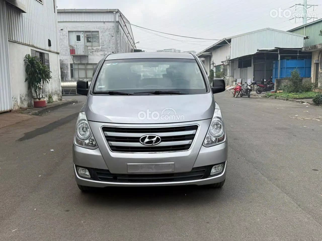 2017 Hyundai Starex 2.5 MT