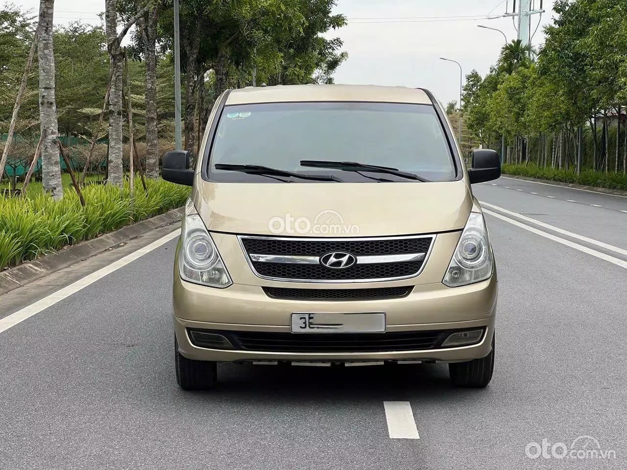 2010 Hyundai Starex 2.5 MT - Image 1