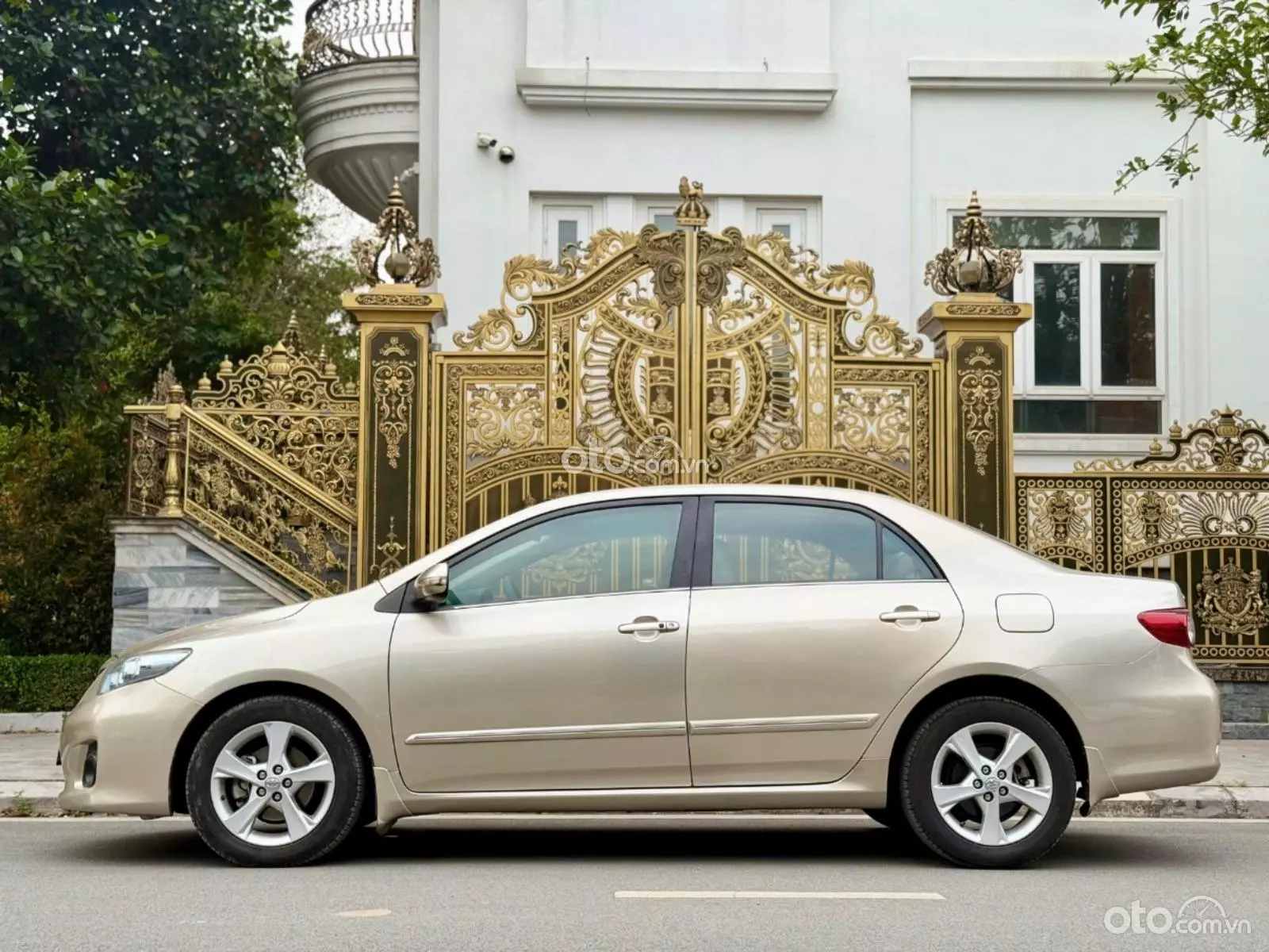 2013 Toyota Corolla Altis 2.0V
