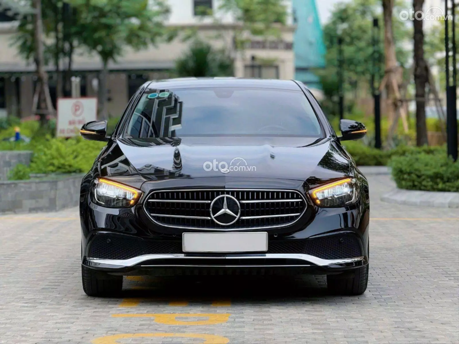 2022 Mercedes-Benz E180 V1
