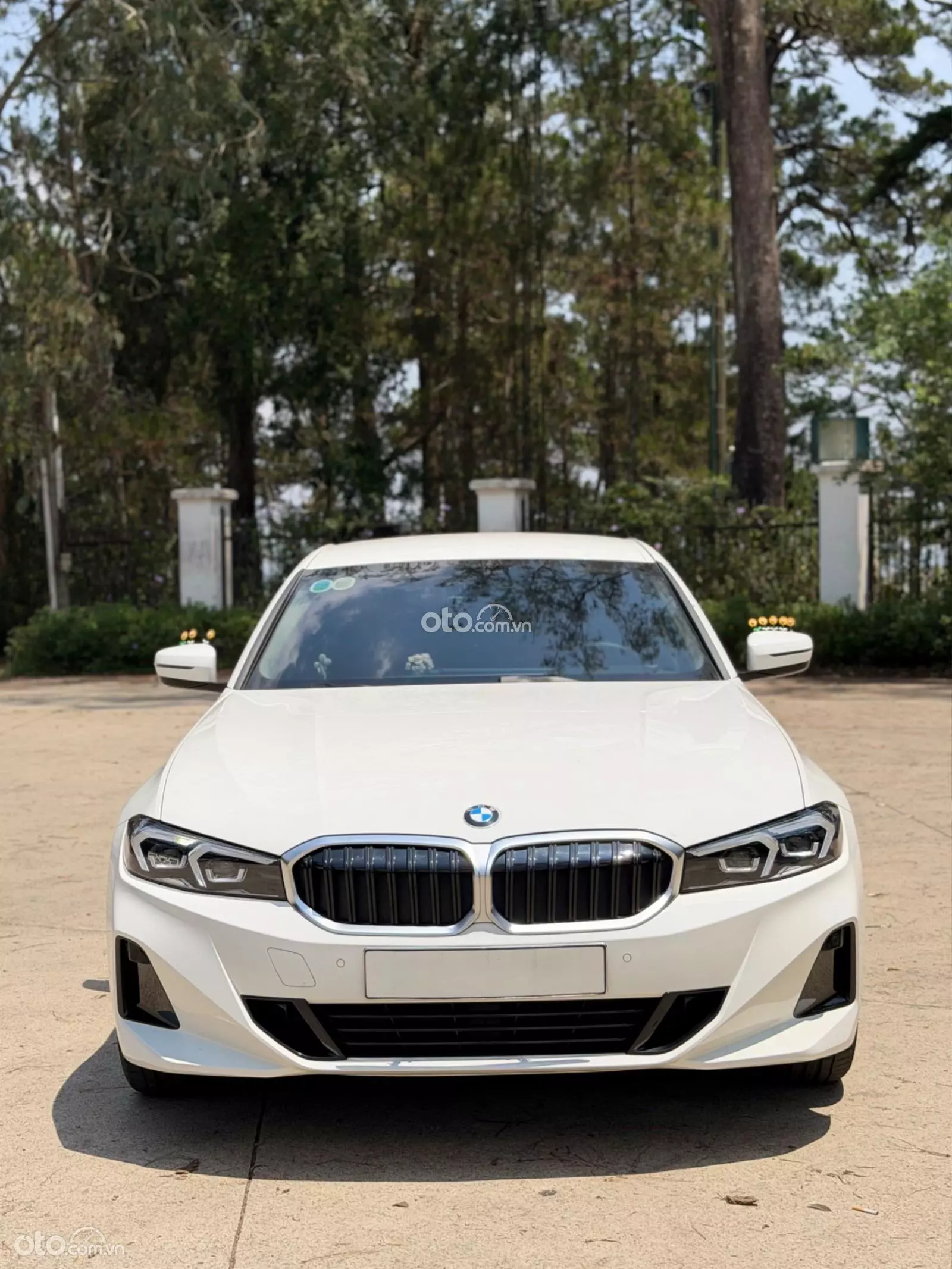 2024 BMW 320i Sport Line - Image 1