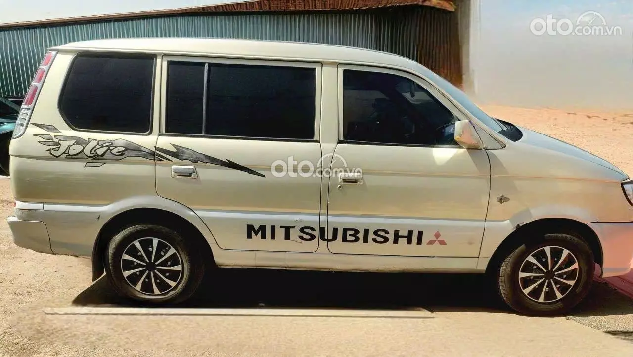 2006 Mitsubishi Jolie