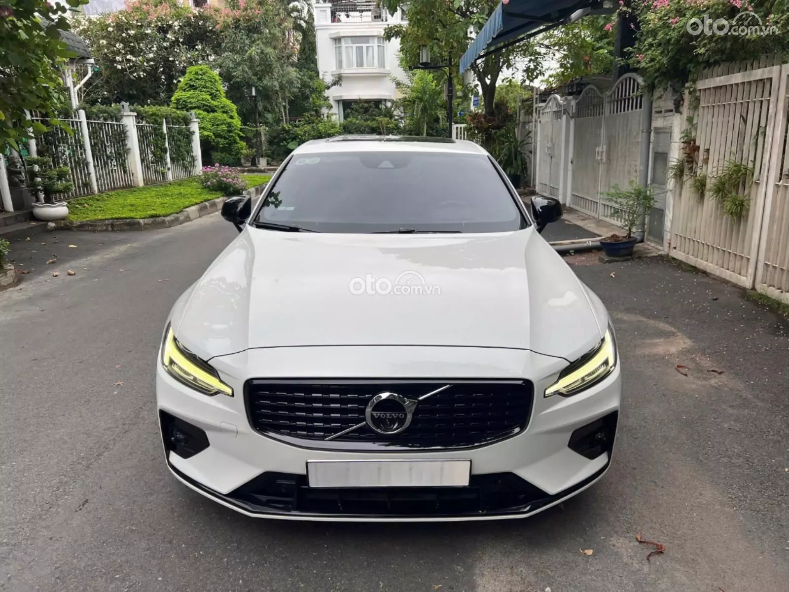 2020 Volvo S60 R-Design