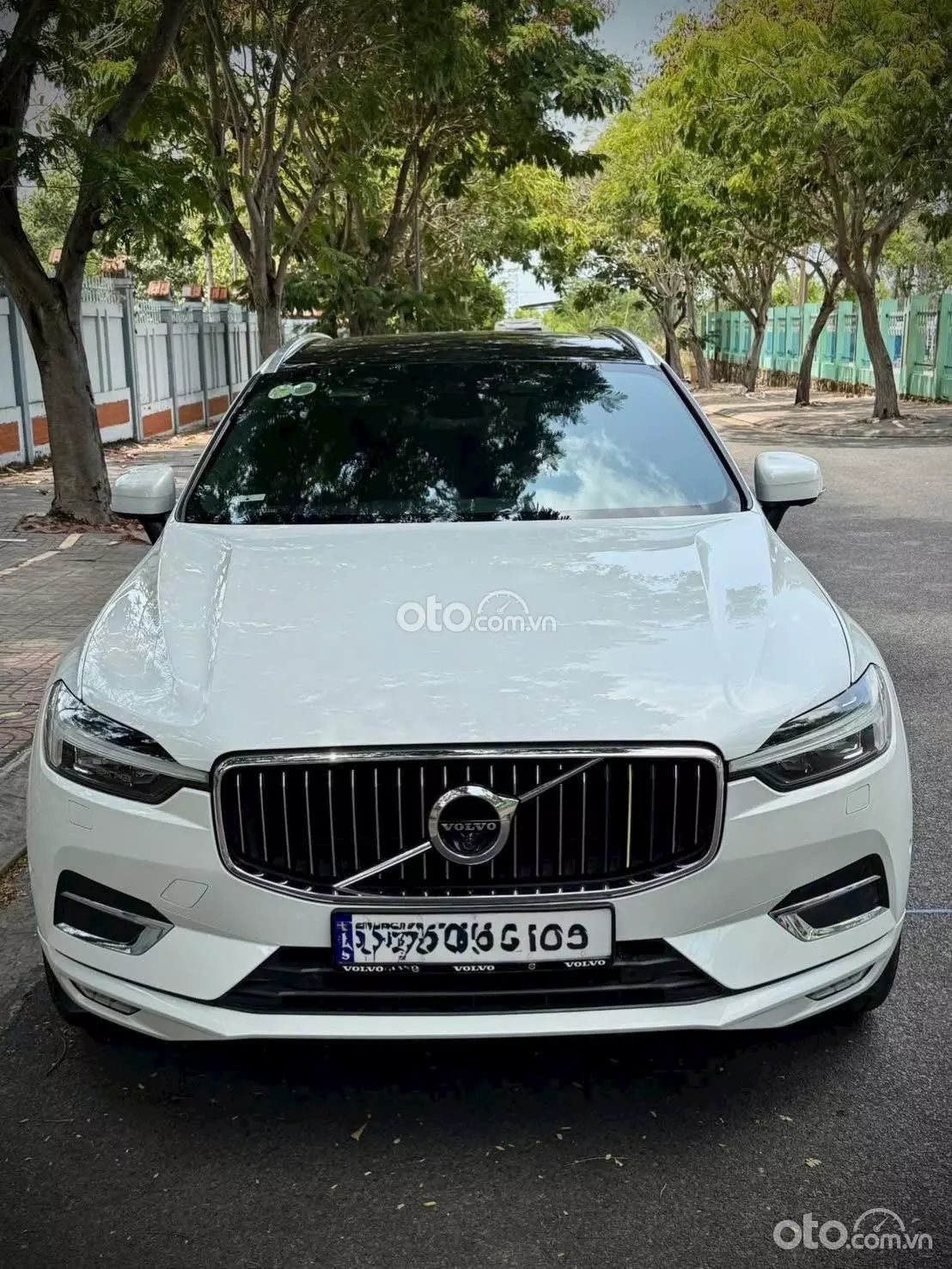 2021 Volvo XC60 B6 AWD Inscription - Image 1