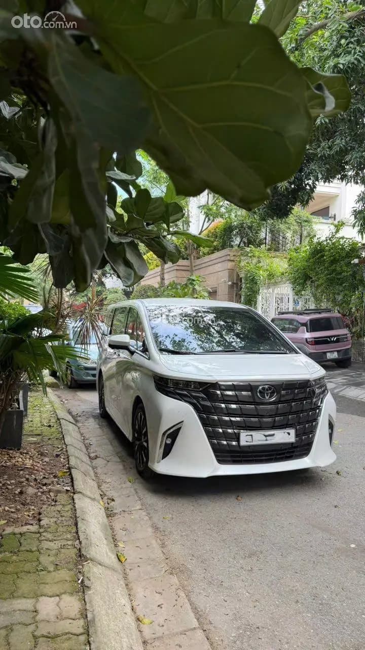 2025 Toyota Alphard Executive Lounge