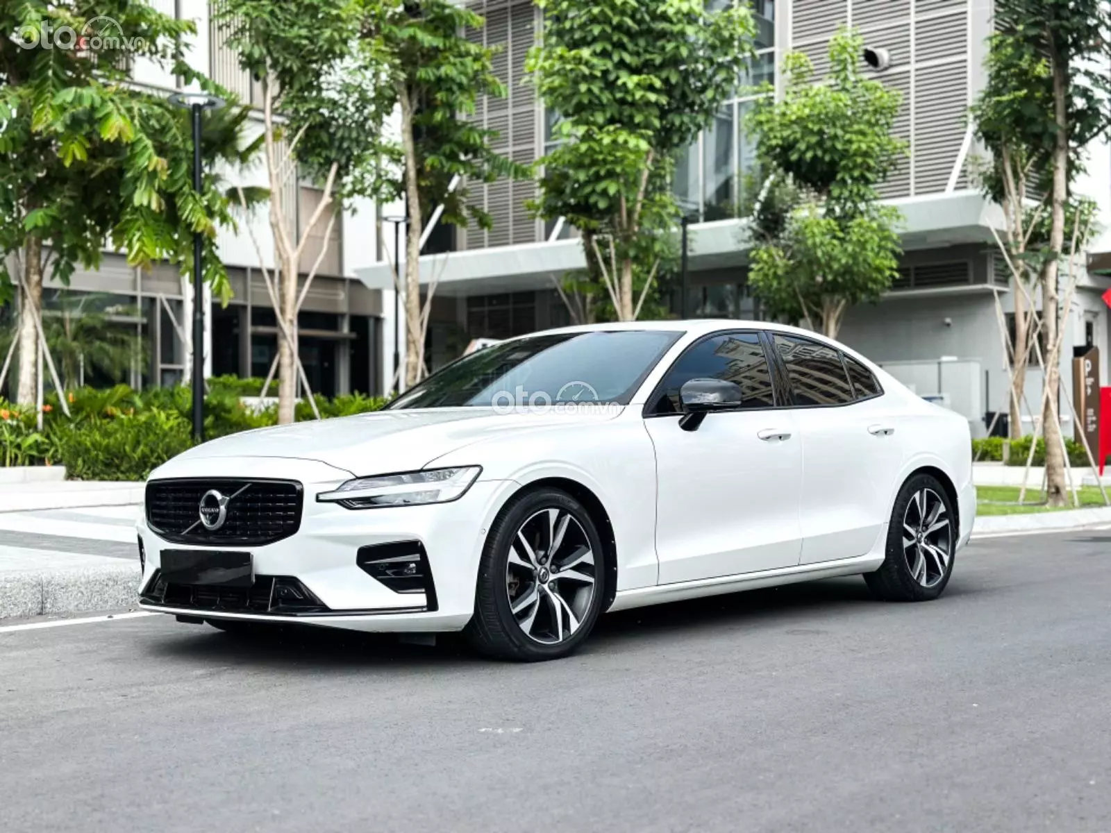 2020 Volvo S60 R-Design