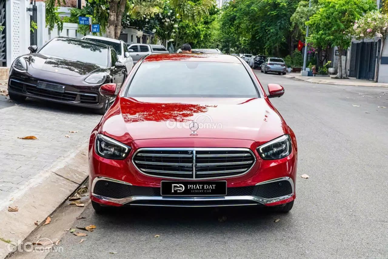 2022 Mercedes-Benz E200 Exclusive V1