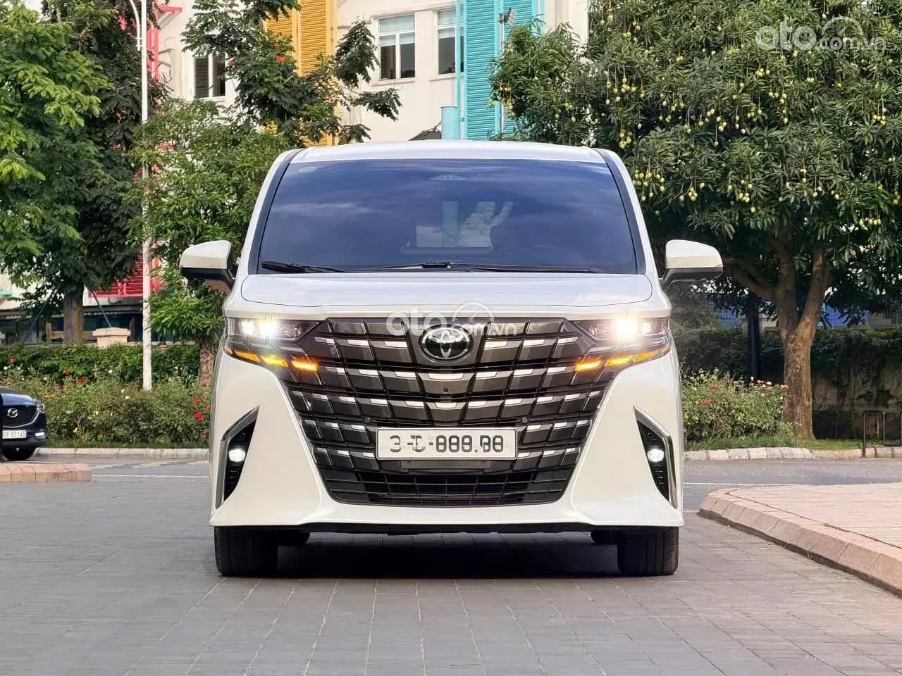2025 Toyota Alphard Executive Lounge