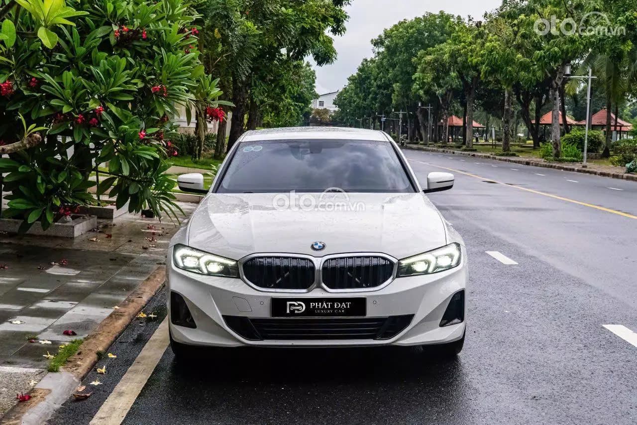 2025 BMW 320i Sport Line