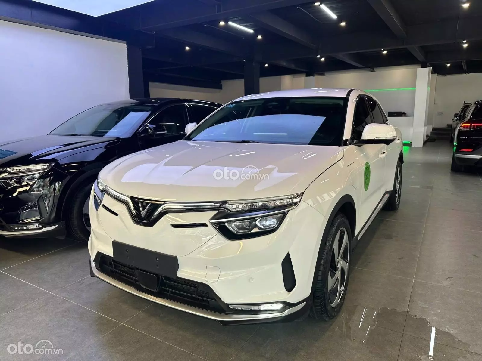 2023 VinFast VF8 Eco - Image 1
