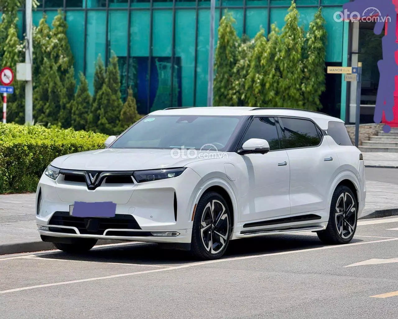 2025 VinFast VF9 Plus - Image 1