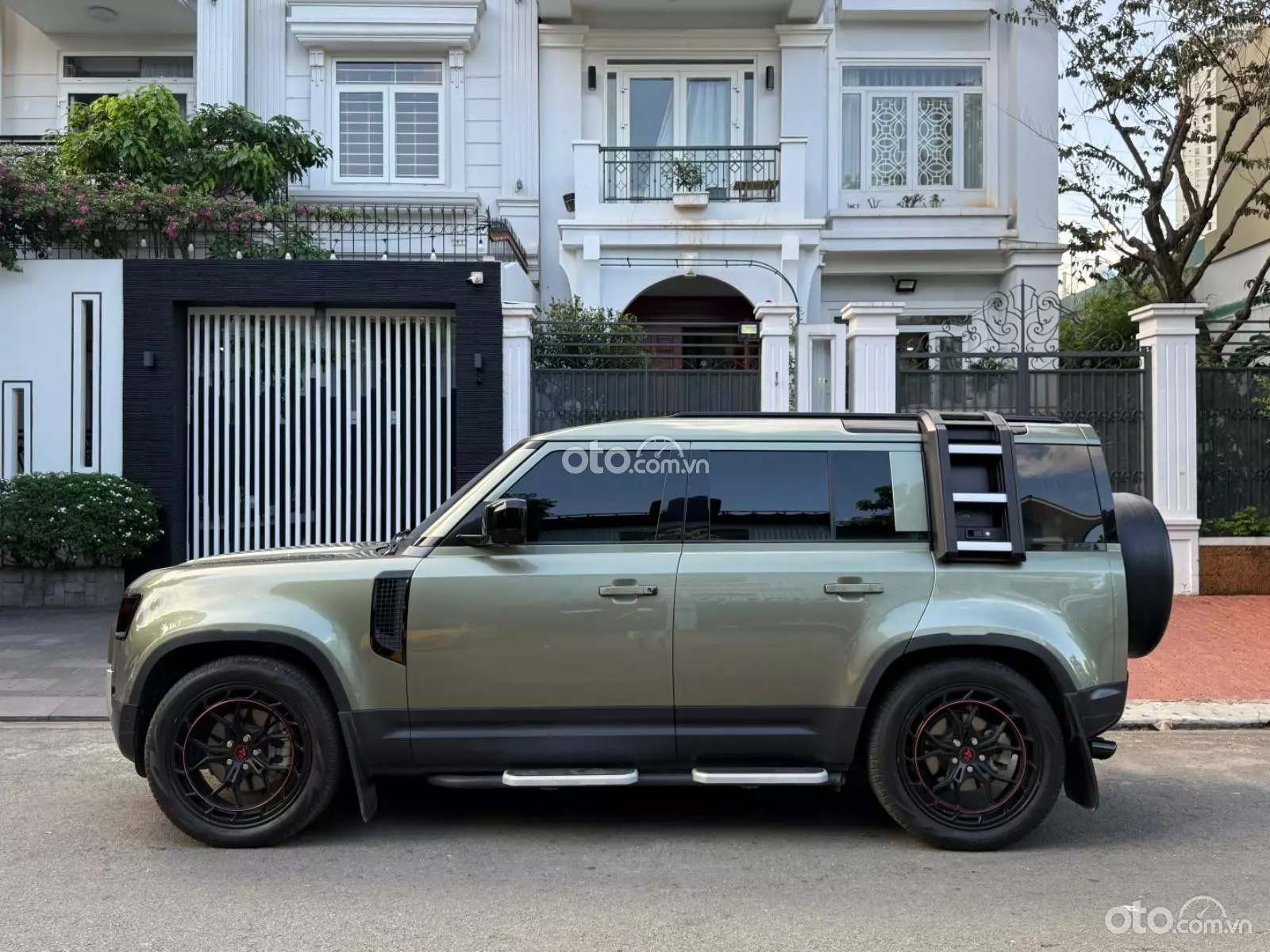 2021 Land Rover Defender 110SE - Image 1