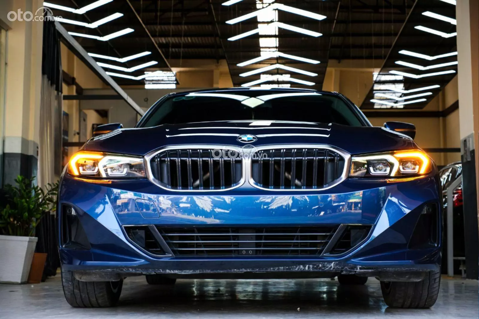 2023 BMW 320i - Image 1