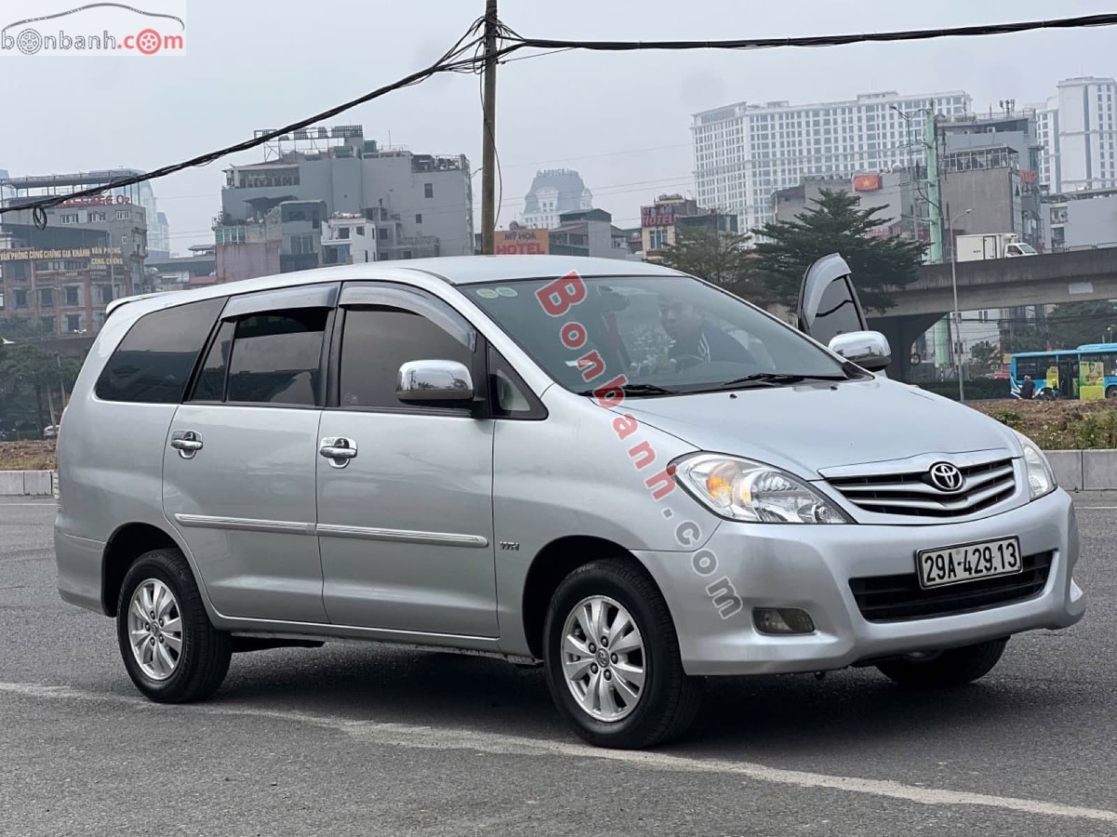 2011 Toyota Innova G