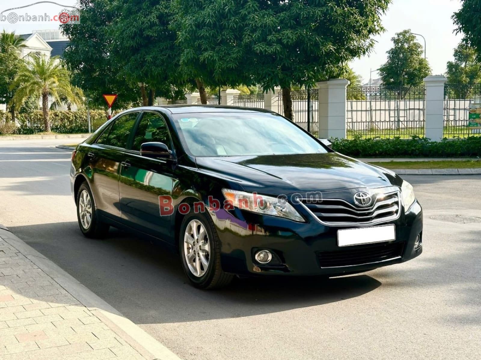 2010 Toyota Camry LE 2.5 - ảnh nhỏ 2