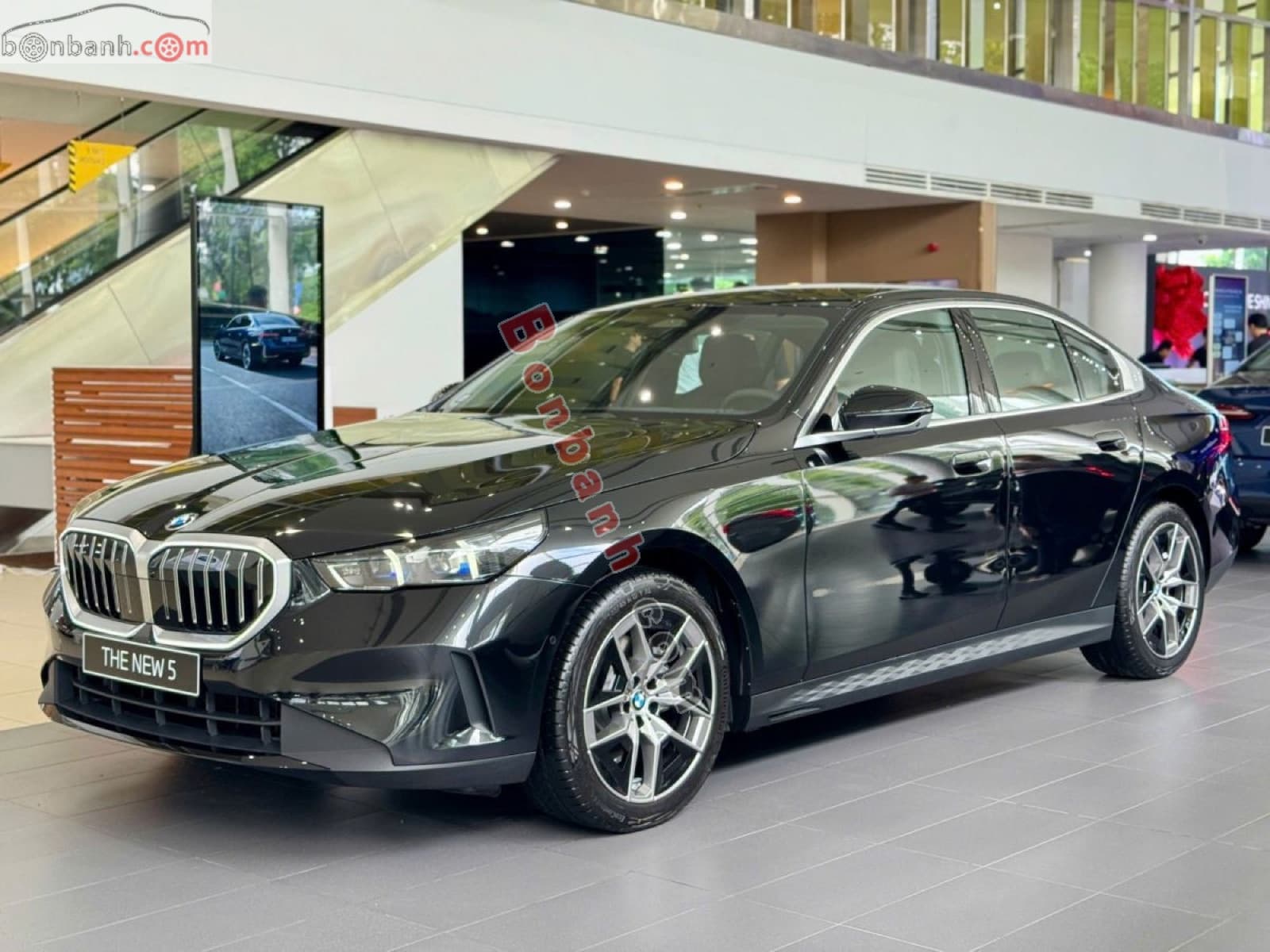 2026 BMW 5 Series 520i - ảnh nhỏ 3