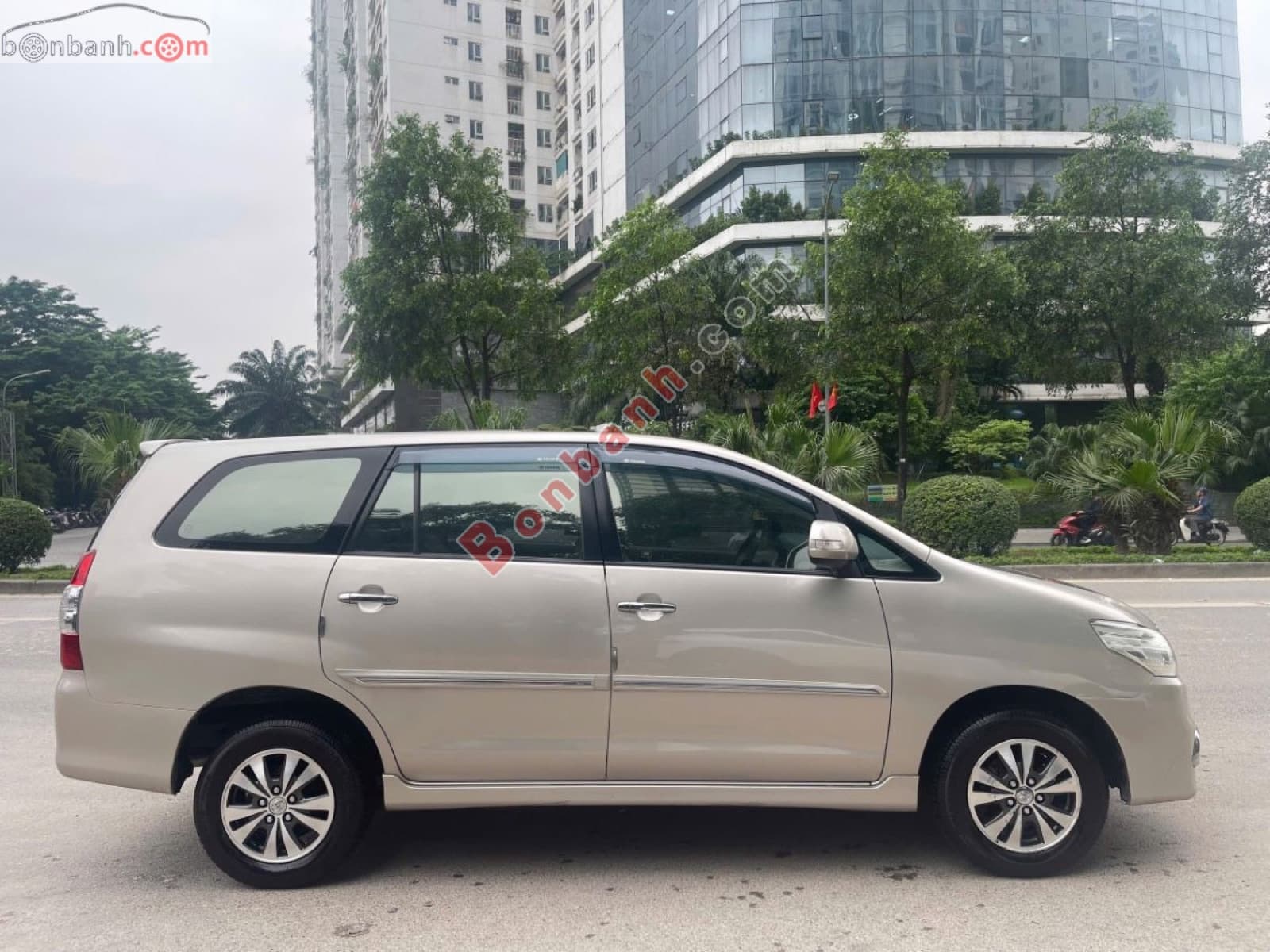 2016 Toyota Innova 2.0V - ảnh nhỏ 4