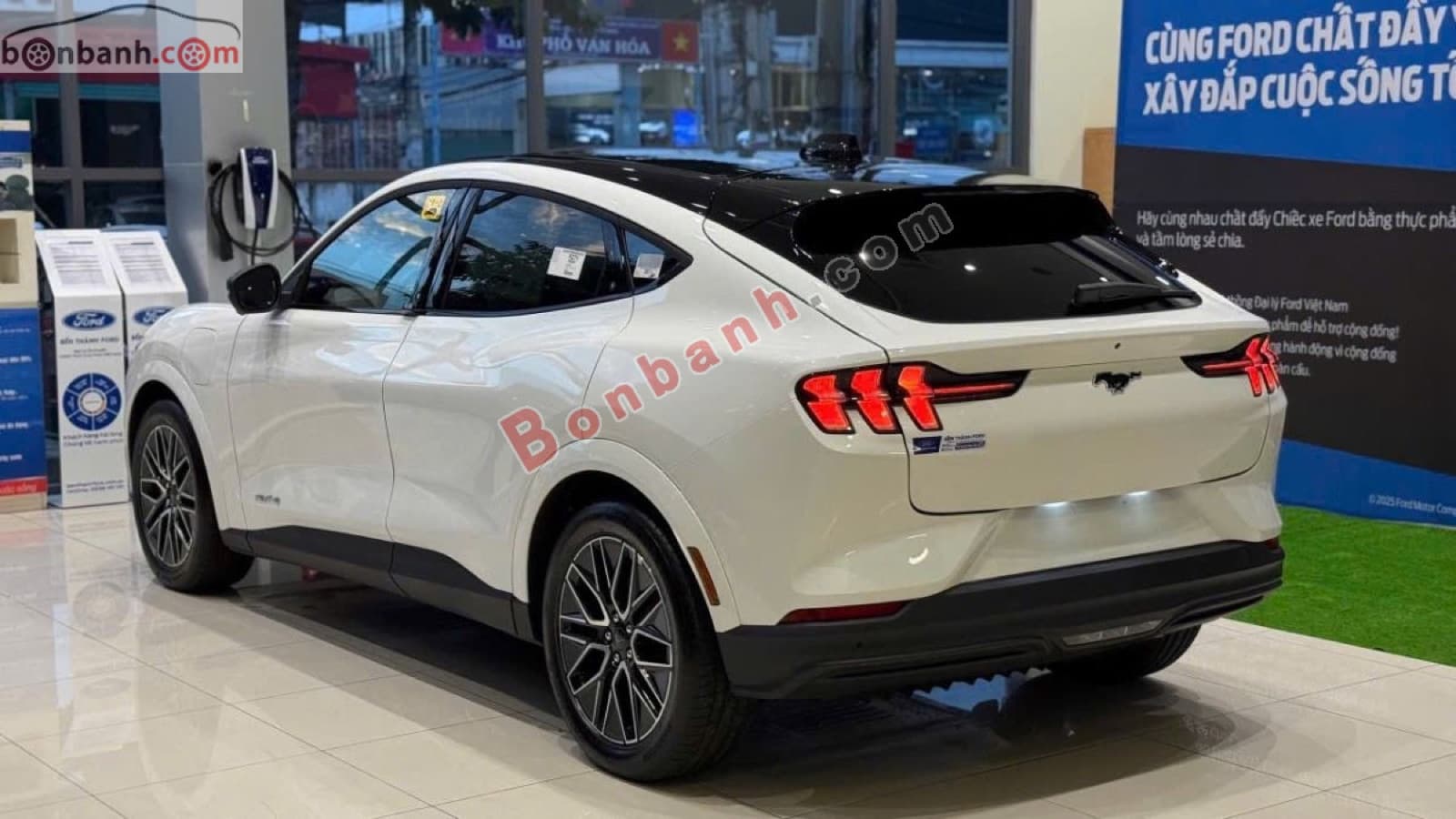2025 Ford Mustang Mach-E Premium AWD - ảnh nhỏ 6