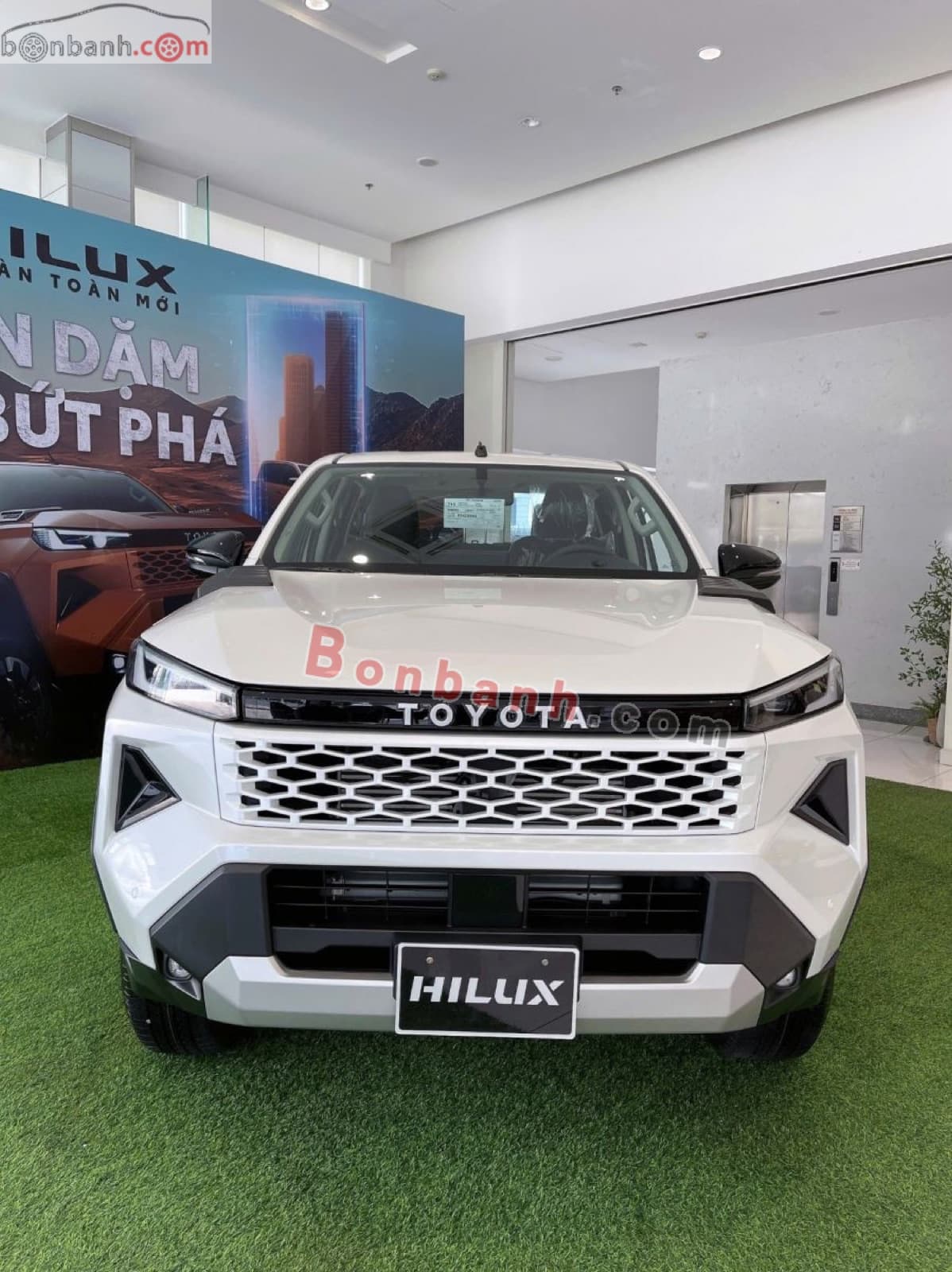2026 Toyota Hilux Pro 2.8L 4x2 AT