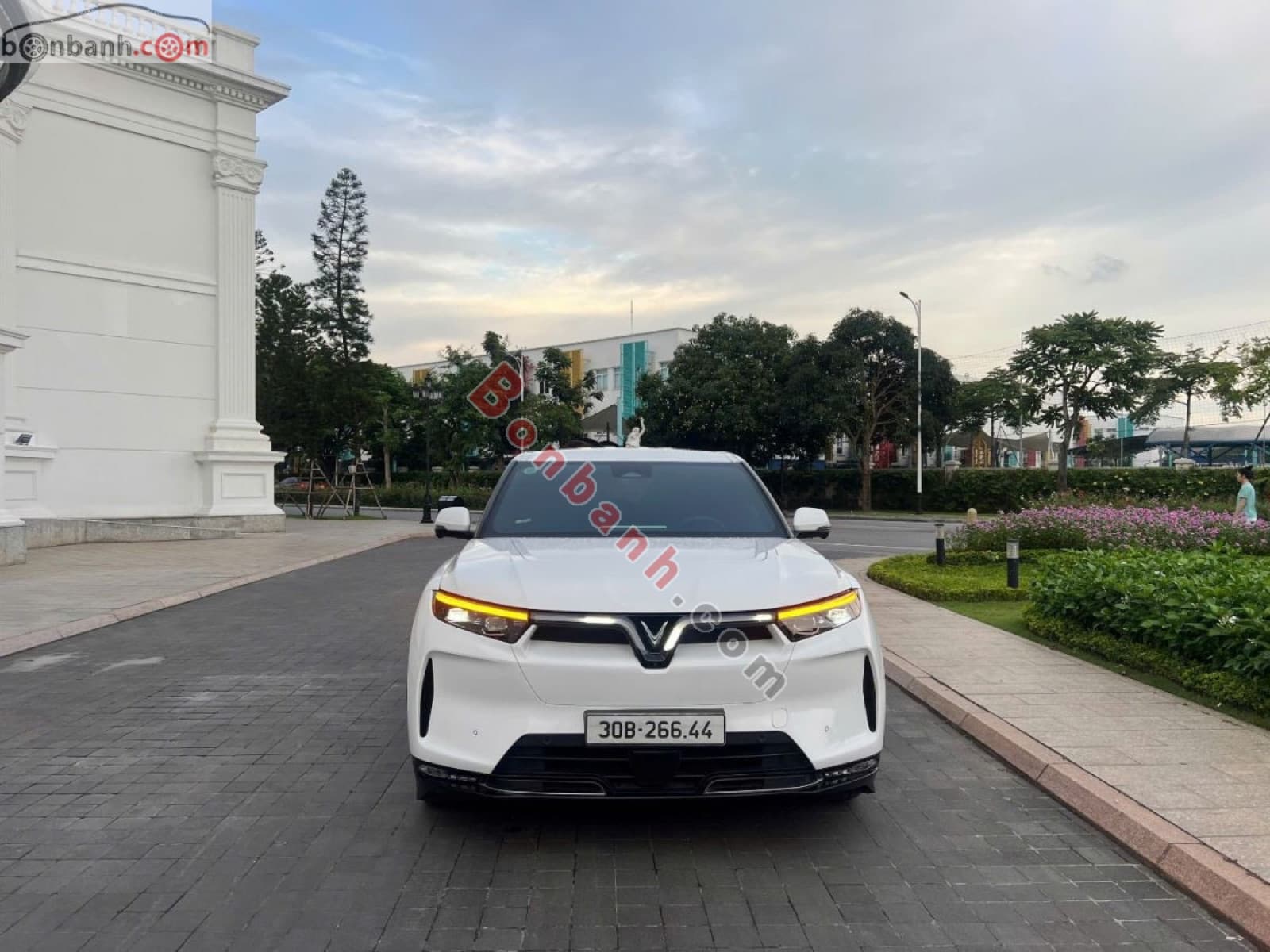 2025 VinFast VF9 Eco