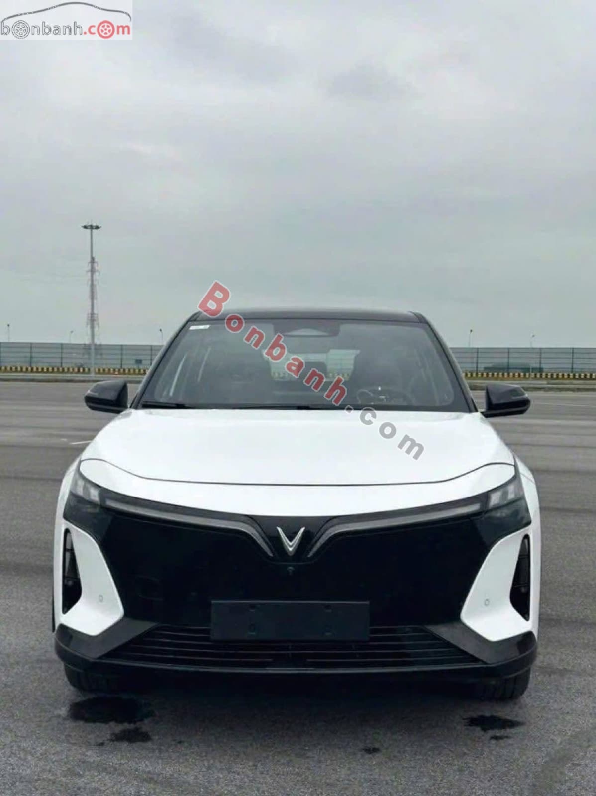 2026 VinFast VF8 Eco - Image 1