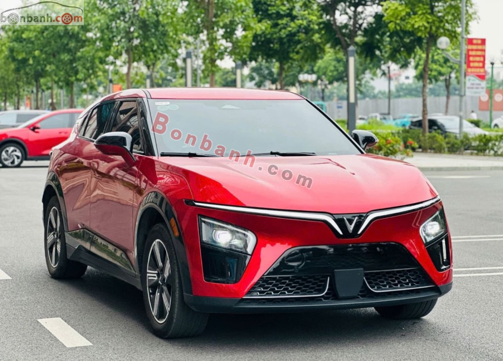 2025 VinFast VF7 Eco