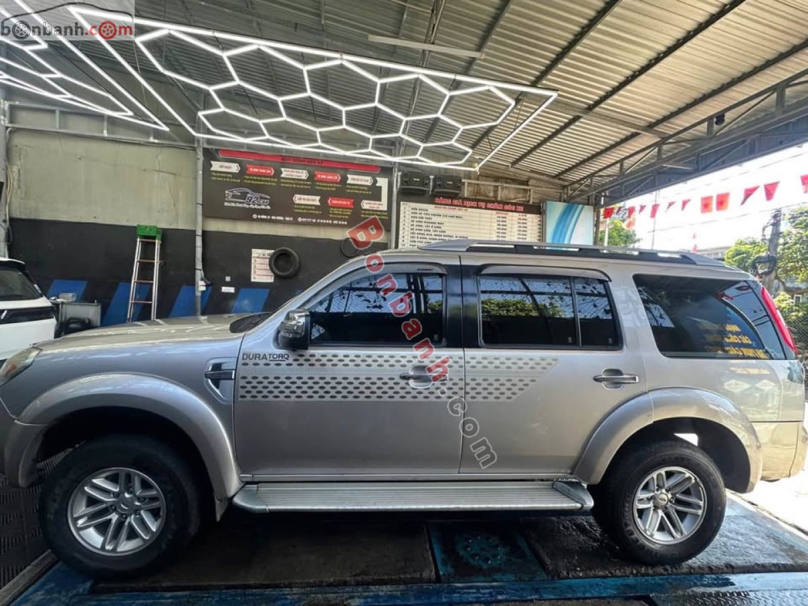2010 Ford Everest 2.5L 4x2 MT - ảnh nhỏ 2