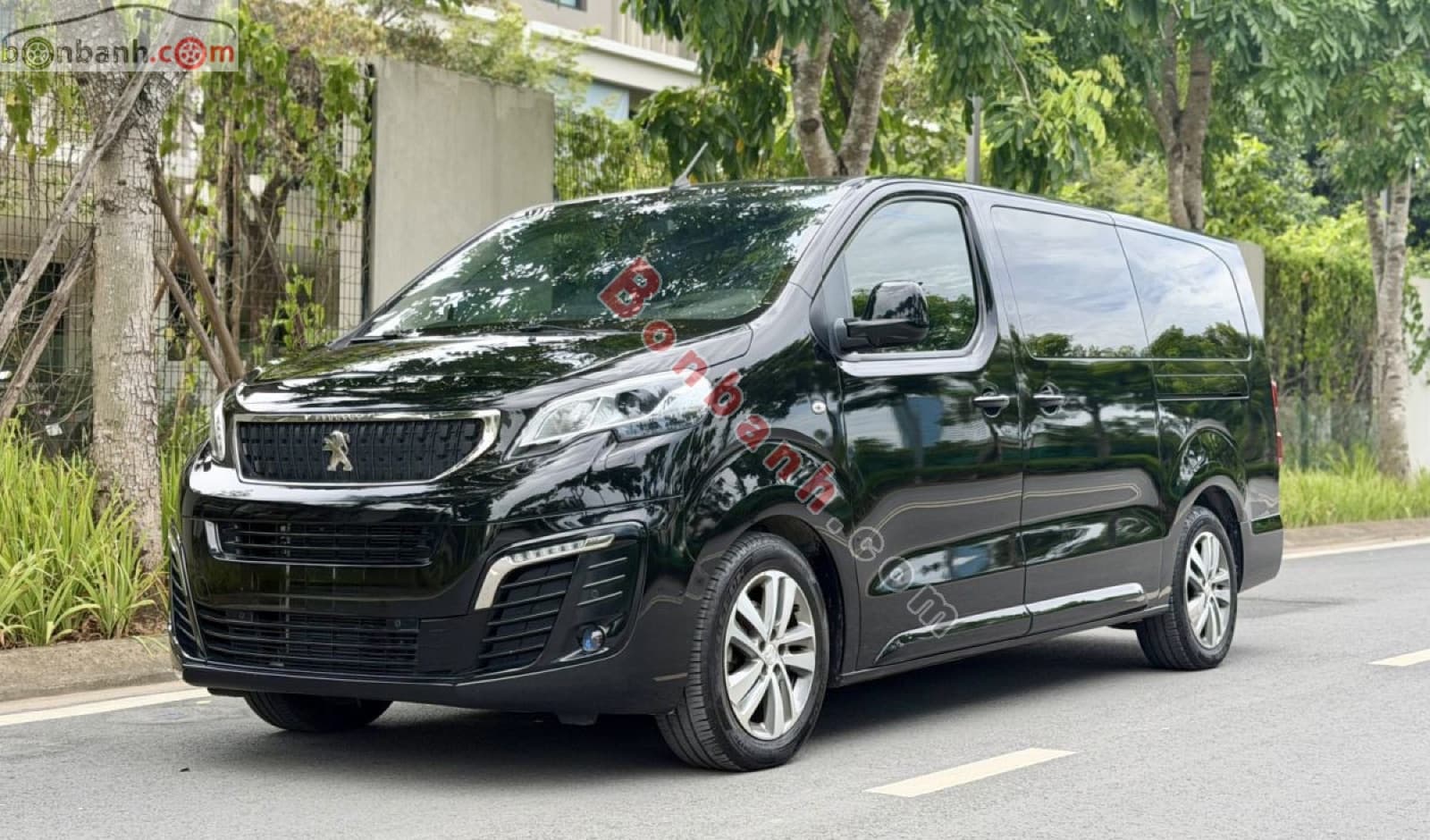 2021 Peugeot Traveller Premium