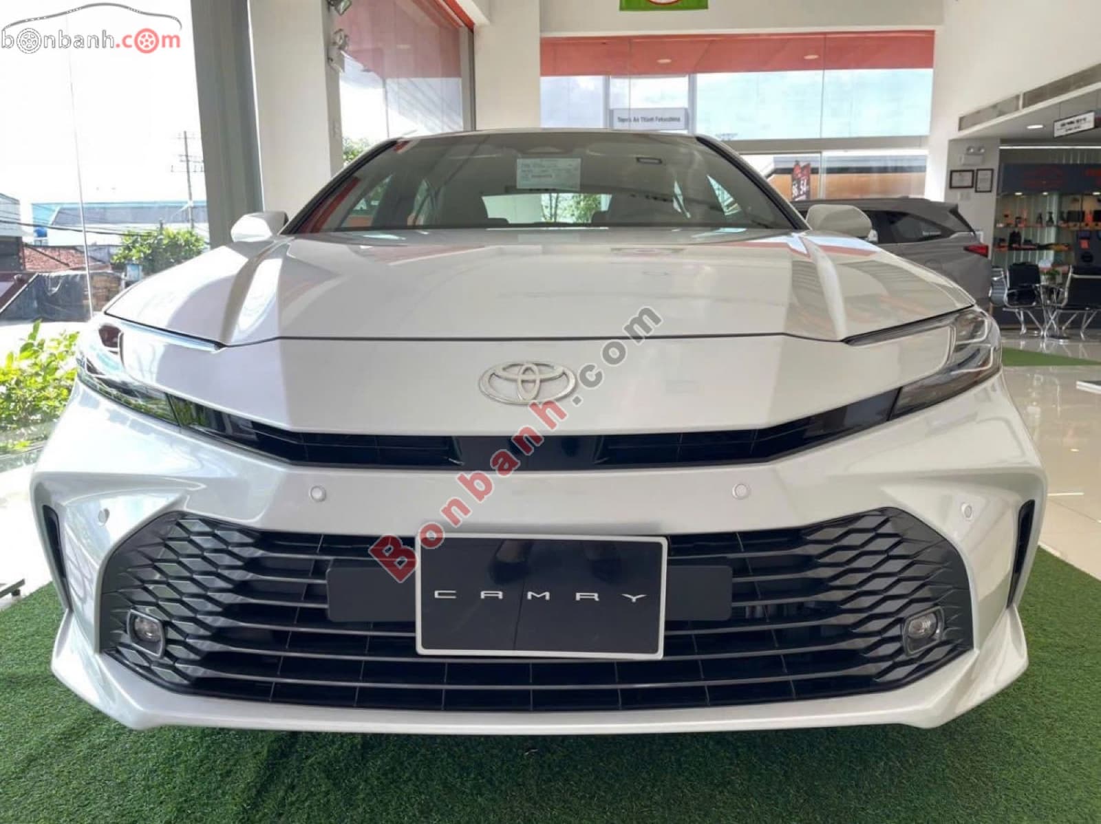 2026 Toyota Camry 2.5 HEV Mid