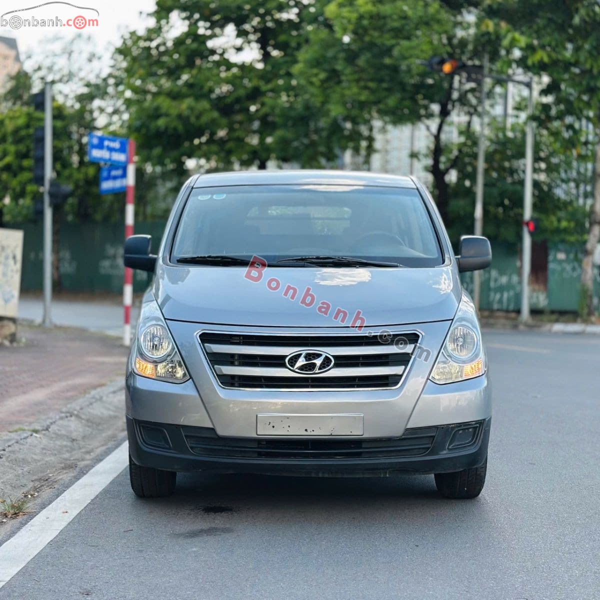 2016 Hyundai Grand Starex Van 2.4 MT - Image 1