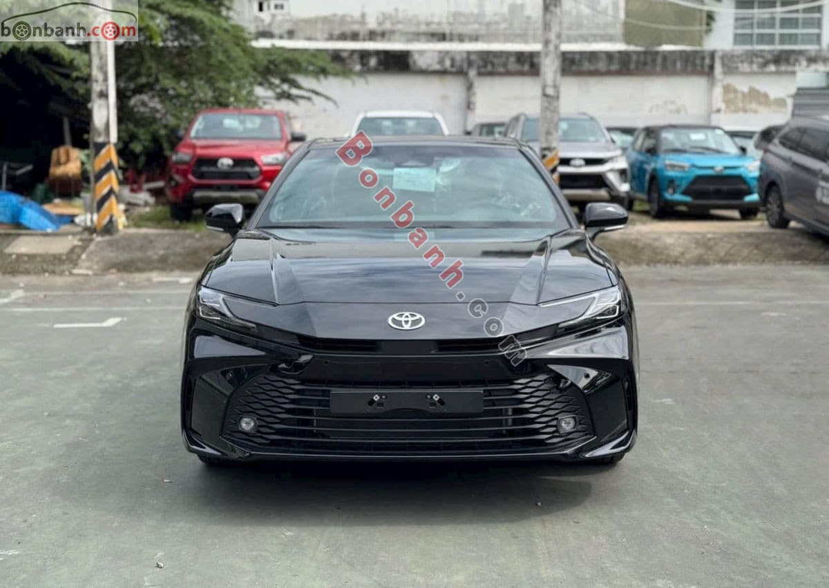 2026 Toyota Camry 2.5 HEV Mid