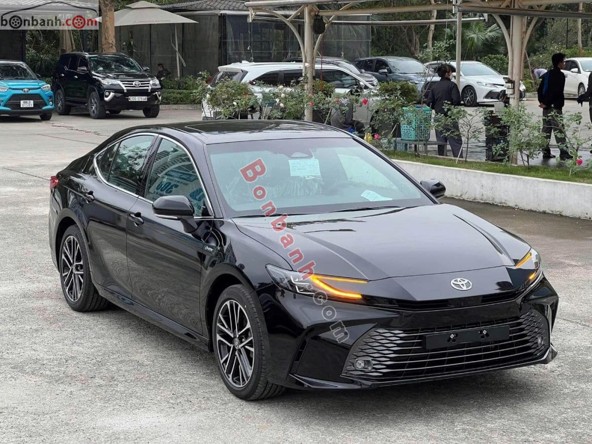 2026 Toyota Camry 2.5 HEV Top