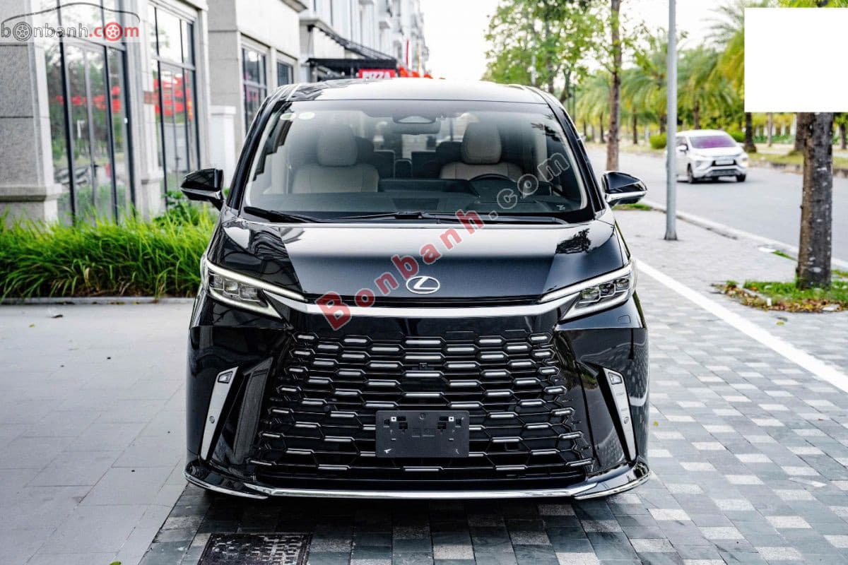 2025 Lexus LM 500h