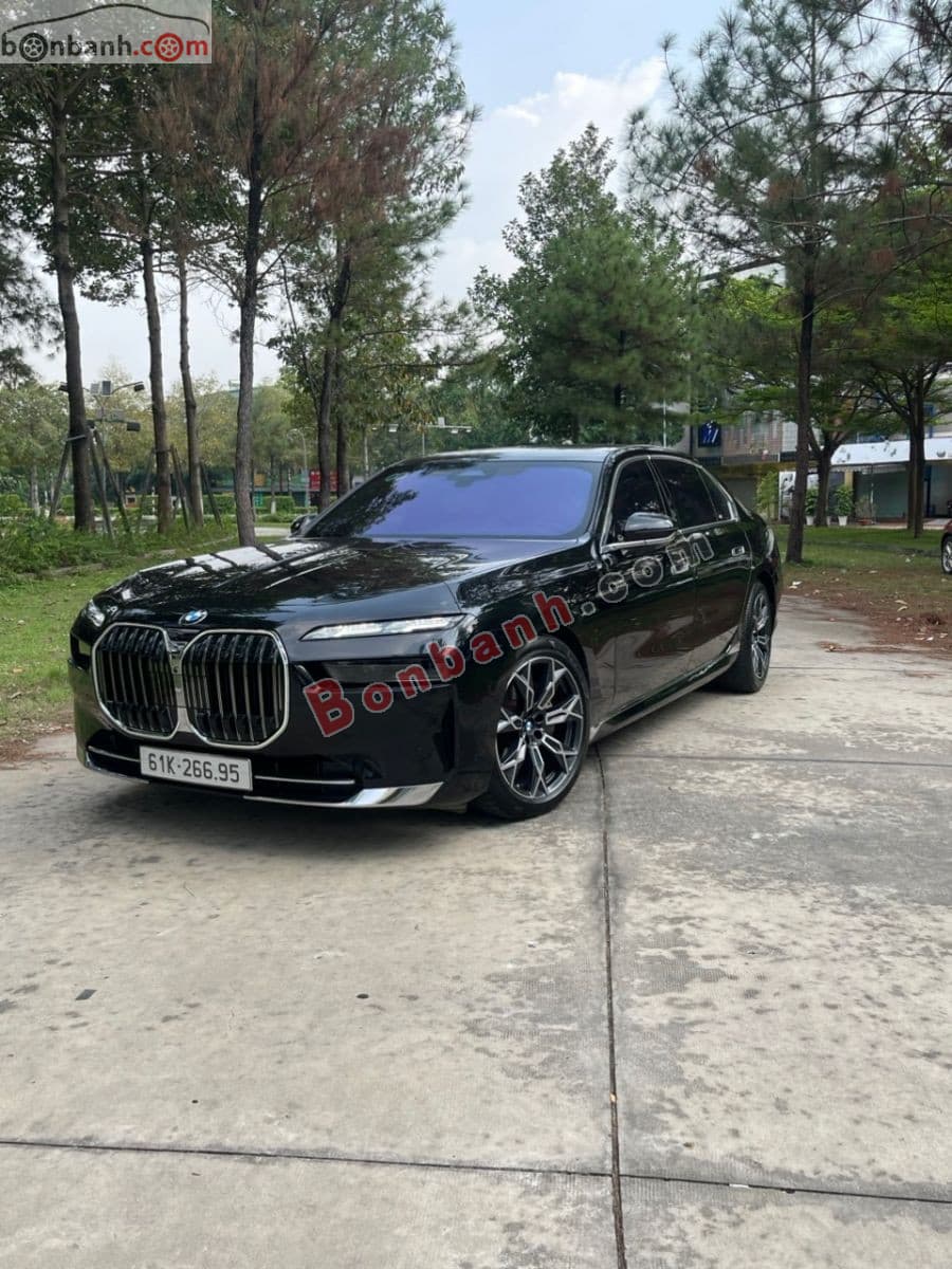2023 BMW 7 Series 735i Pure Excellence