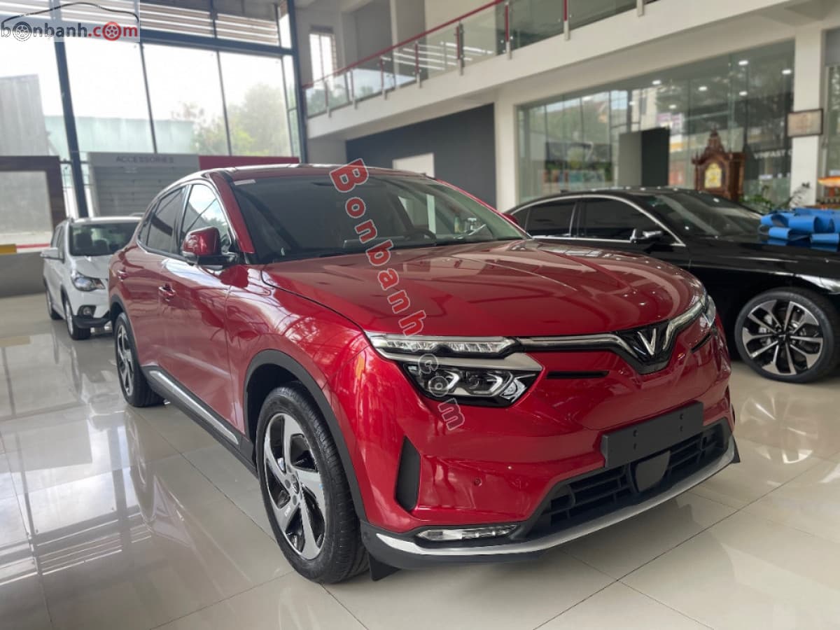 2025 VinFast VF8 Eco