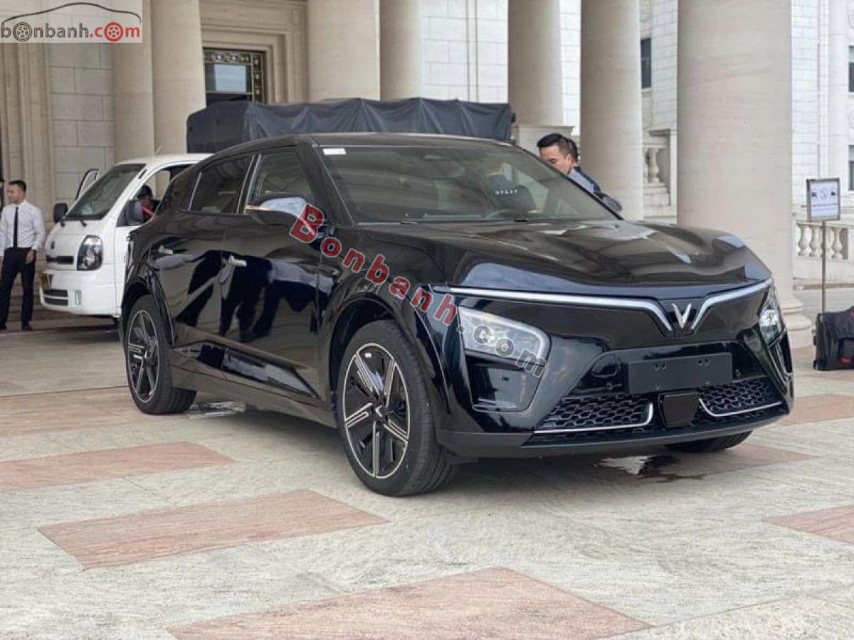 2026 VinFast VF7 Plus AWD