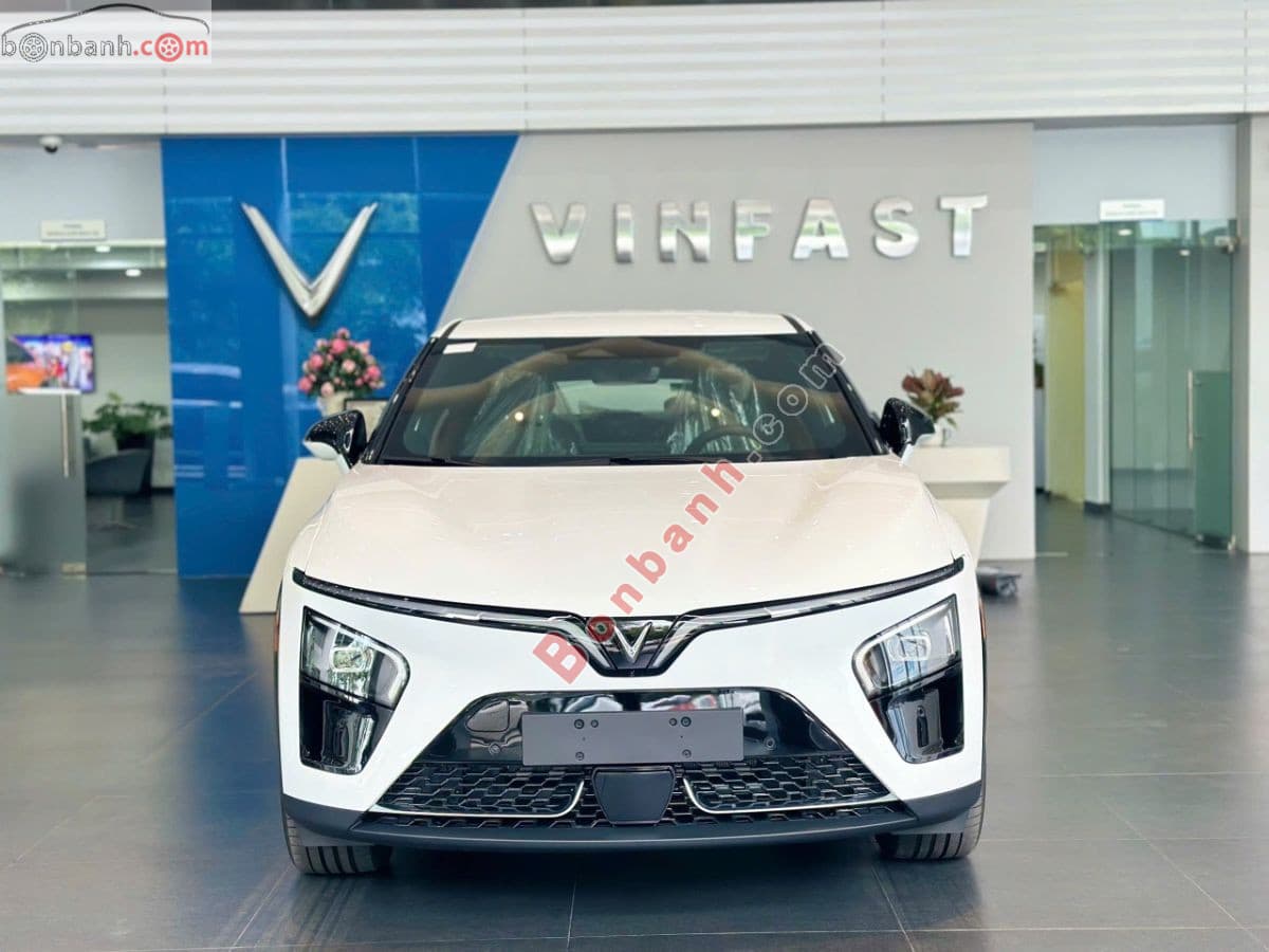 2026 VinFast VF7 Plus AWD
